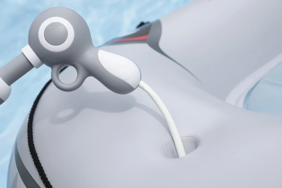 Надувний плотик Bestway 42073 Акула (117x109x26 см) з водяним пістолетом