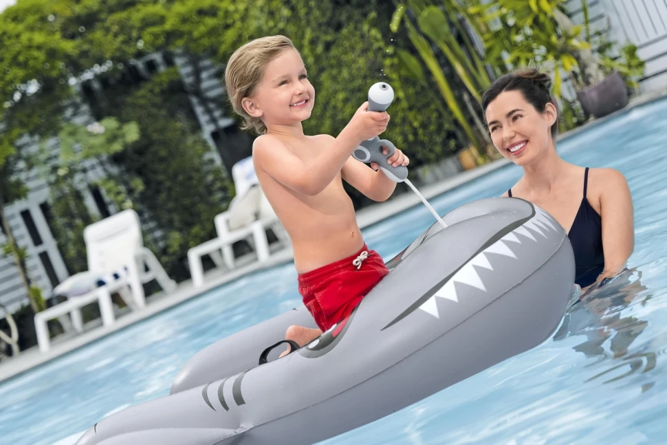 Надувний плотик Bestway 42073 Акула (117x109x26 см) з водяним пістолетом