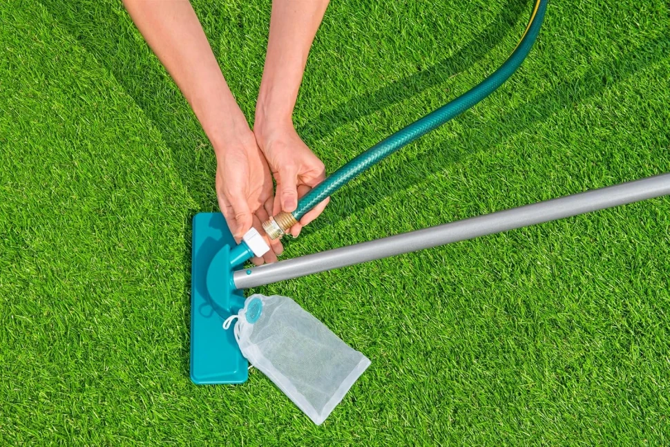 Набір для чищення басейну Bestway 58013 (скімер, вакуумна насадка, телескопічна ручка)