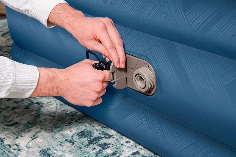 Надувне ліжко Bestway 69075 (203x152x46 см) з вбудованим насосом