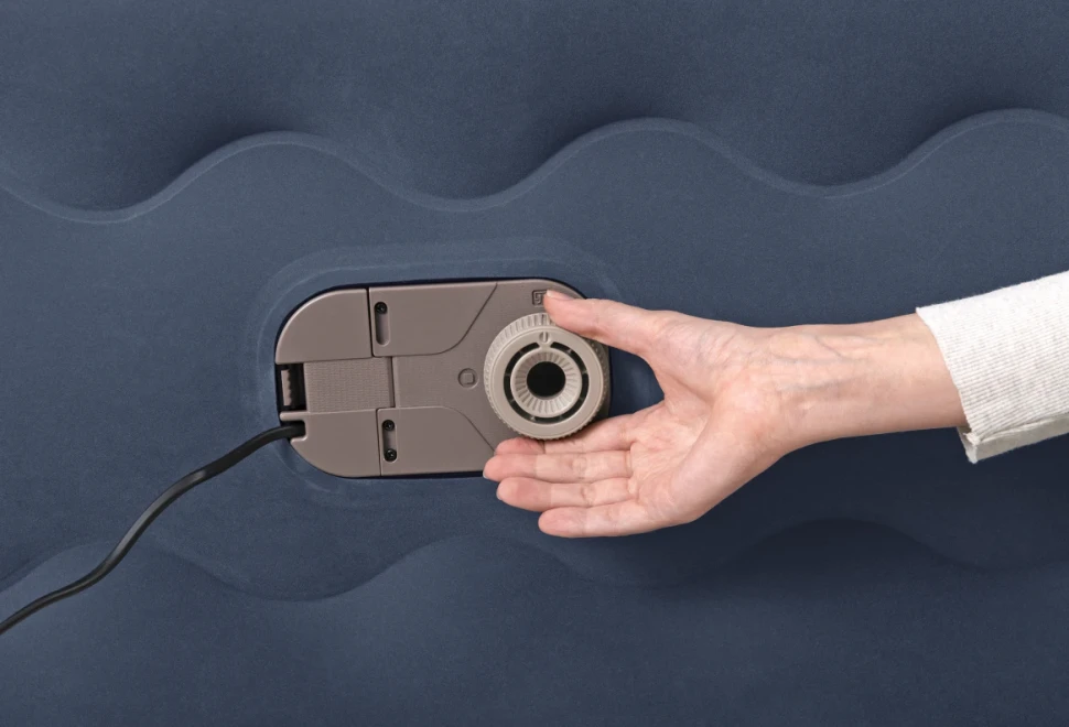 Надувне ліжко Bestway 6716P (203x152x51 см) з вбудованим насосом