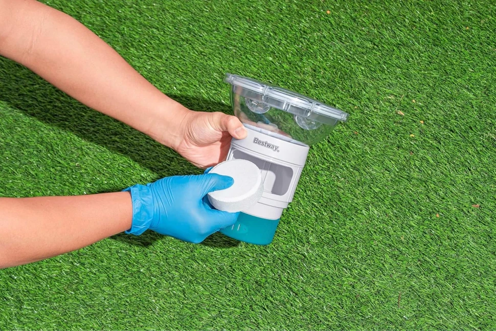 Поплавковий дозатор для хімії Bestway 58943 на сонячній енергії, LED підсвічування, пульт ДУ