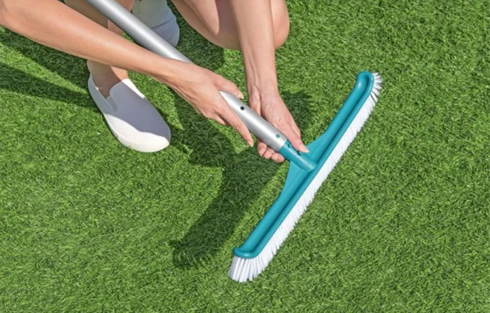 Набір для чищення басейну Bestway 58831 (акумуляторний пилосос, сачок, щітки, телескопічна ручка)