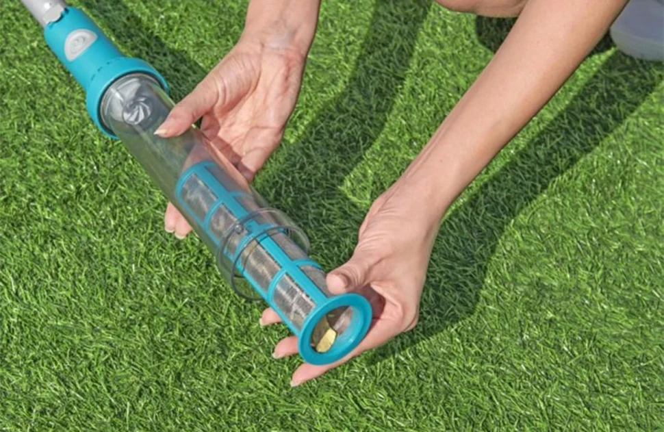 Набір для чищення басейну Bestway 58831 (акумуляторний пилосос, сачок, щітки, телескопічна ручка)