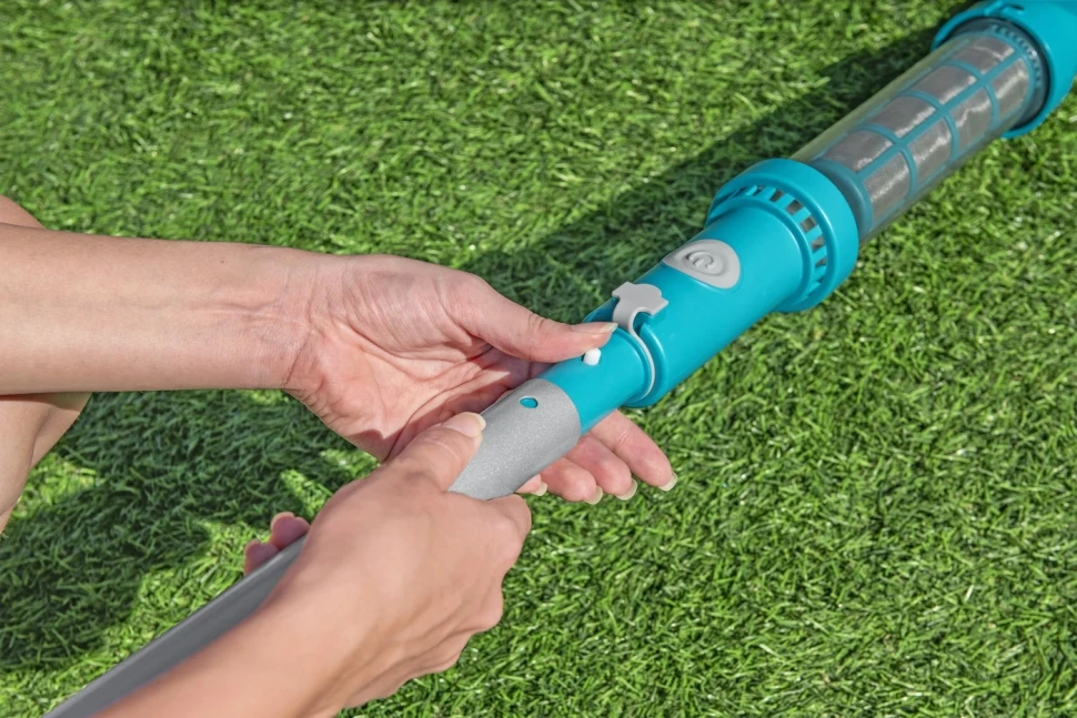 Набір для чищення басейну Bestway 58831 (акумуляторний пилосос, сачок, щітки, телескопічна ручка)