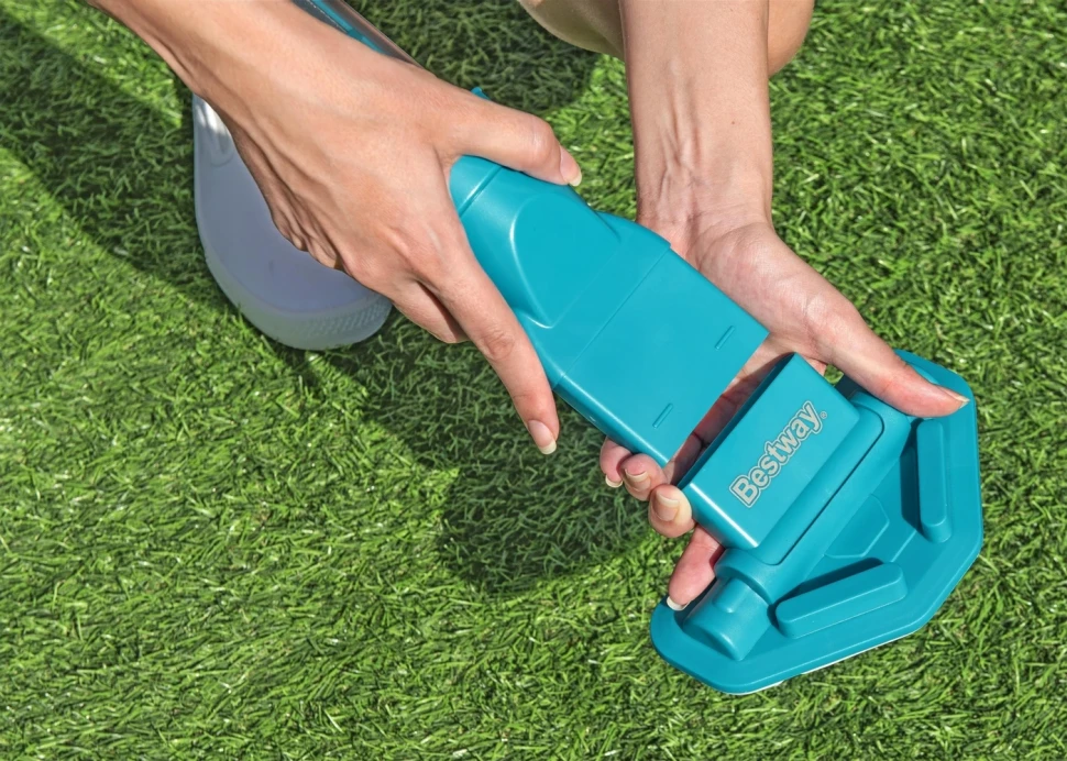 Набір для чищення басейну Bestway 58831 (акумуляторний пилосос, сачок, щітки, телескопічна ручка)