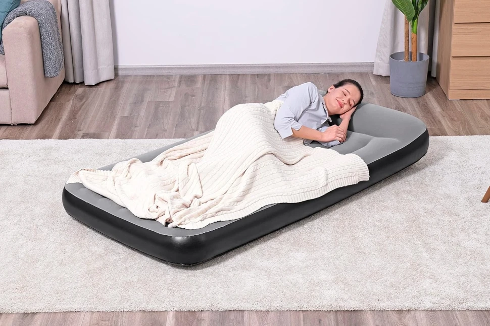 Надувне ліжко Bestway 67556 (188x99x30 см) з вбудованим насосом