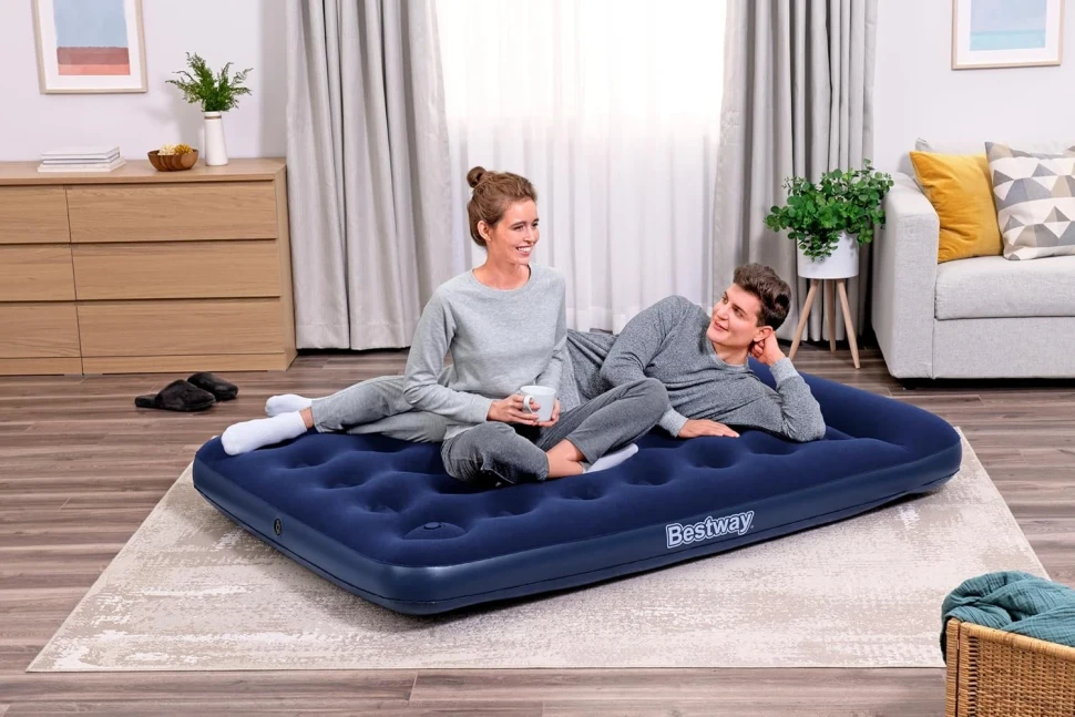 Надувной матрас Bestway 67225 (191x137x28) с подголовником, встроенный ножной насос
