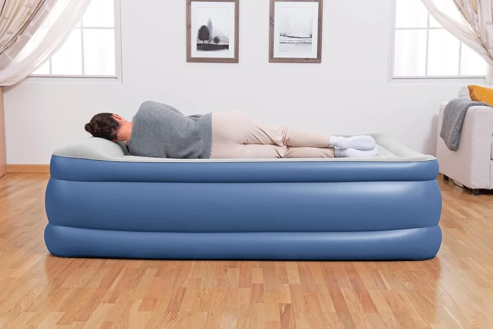 Надувне ліжко Bestway 67614 (203x152x56 см) з вбудованим насосом