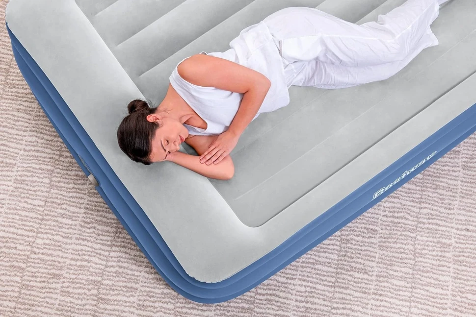 Надувне ліжко Bestway 67614 (203x152x56 см) з вбудованим насосом