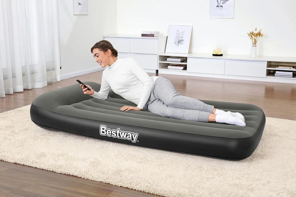 Надувная кровать Bestway 67929 (188x99x30) c встроенным насосом на батарейках