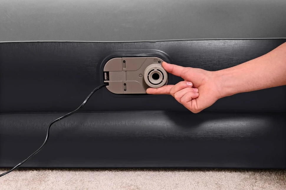 Надувне ліжко Bestway 67403 (203x152x46 см) з вбудованим насосом