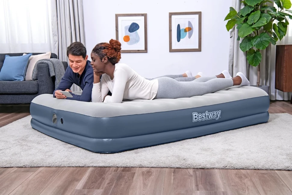 Надувная кровать Bestway 6716T (203x152x36) c встроенным насосом USB