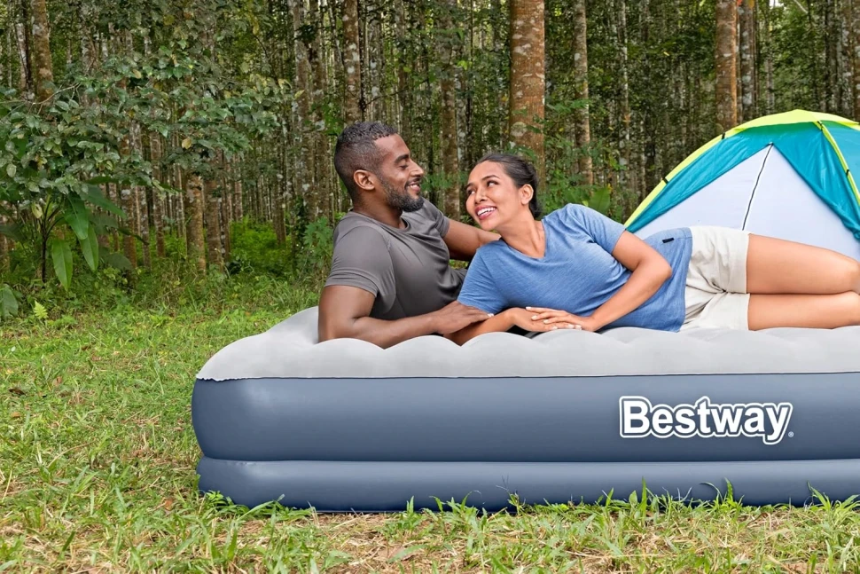 Надувная кровать Bestway 6716T (203x152x36) c встроенным насосом USB