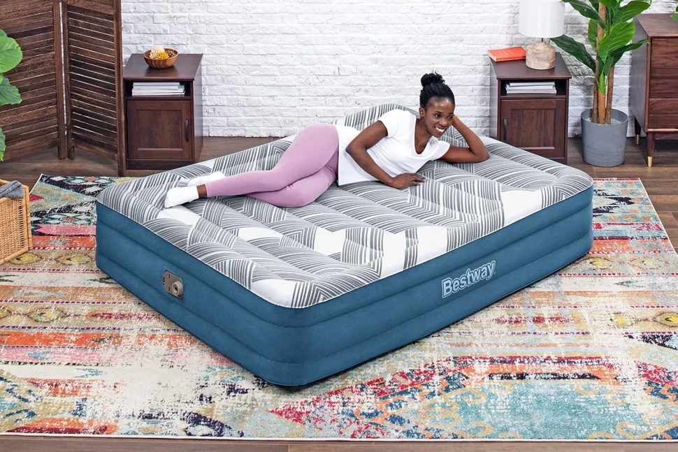 Надувная кровать Bestway 6712Y (203x152x36) c встроенным насосом