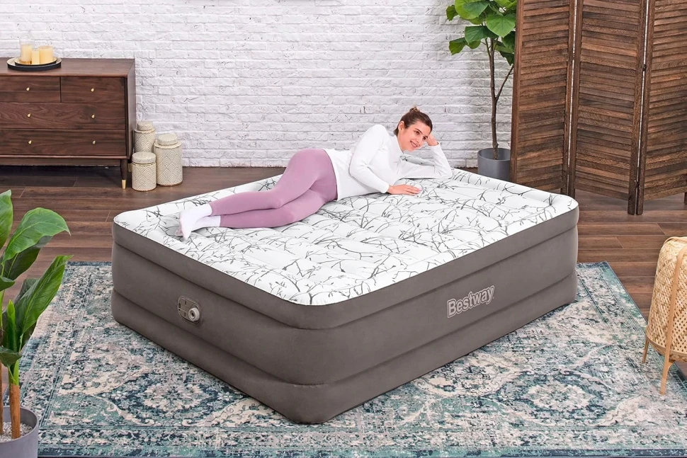 Надувная кровать Bestway 6713E (203x152x56) c встроенным насосом