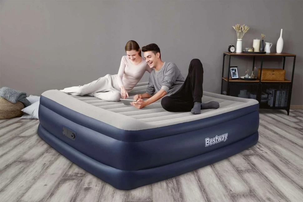 Надувная кровать Bestway 67692 (203x193x56) c встроенным насосом